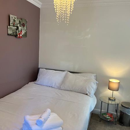 Sleepneat Bed & Breakfast Ascot  Dış mekan fotoğraf