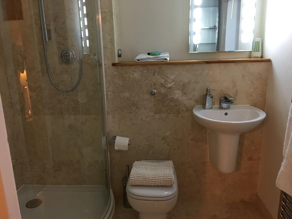 Sleepneat Bed & Breakfast Ascot  Dış mekan fotoğraf