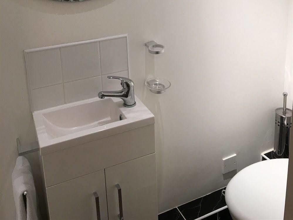Sleepneat Bed & Breakfast Ascot  Dış mekan fotoğraf