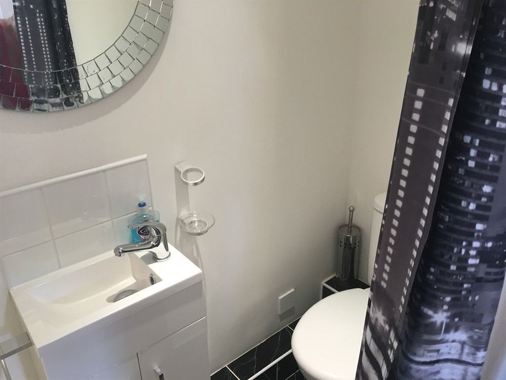 Sleepneat Bed & Breakfast Ascot  Dış mekan fotoğraf